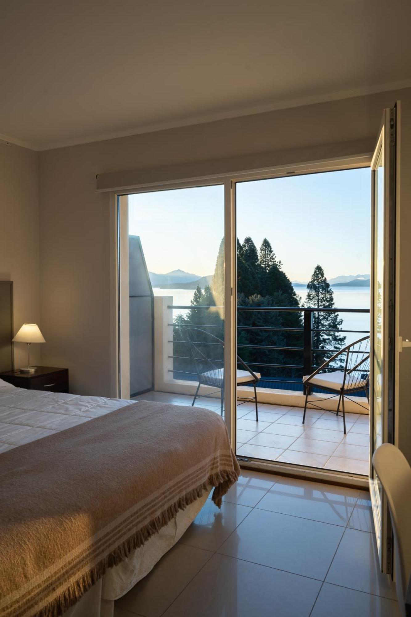 Nbh Lacus Boutique Hotel San Carlos de Bariloche Esterno foto